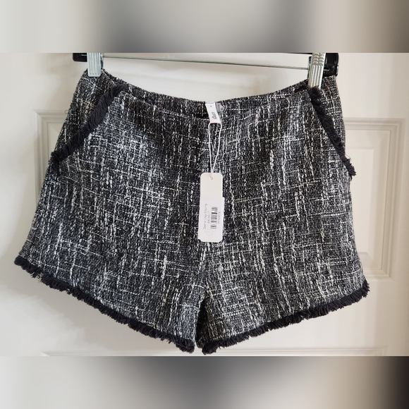 TWEED Fully Lined NEW w/tags Side zip shorts. Front pockets fringe detail.Blk/Wt - Picture 3 of 12